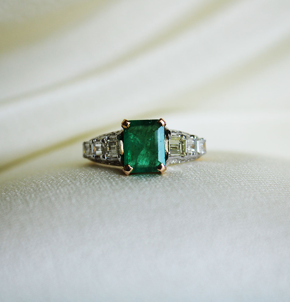 mounted-emerald-ring